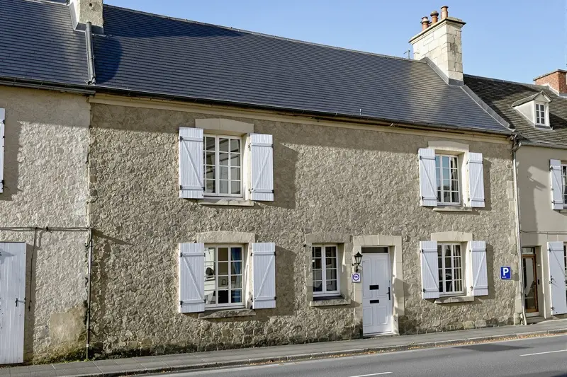 Maison de bourg en pierre, ardoise naturelle
